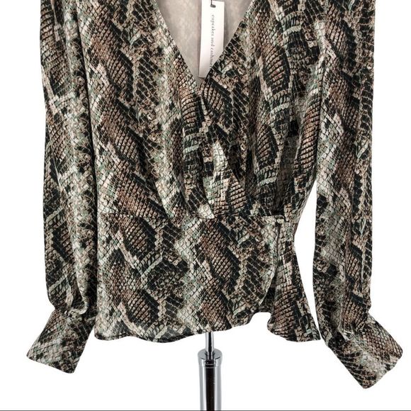Cupcakes & Cashmere Jasper Wrap Blouse in Brown Snake Print NWT - Picture 4 of 12